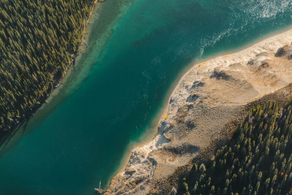 Rio Yukon, no Canadá, o terceiro país mais rico em água doce do mundo.