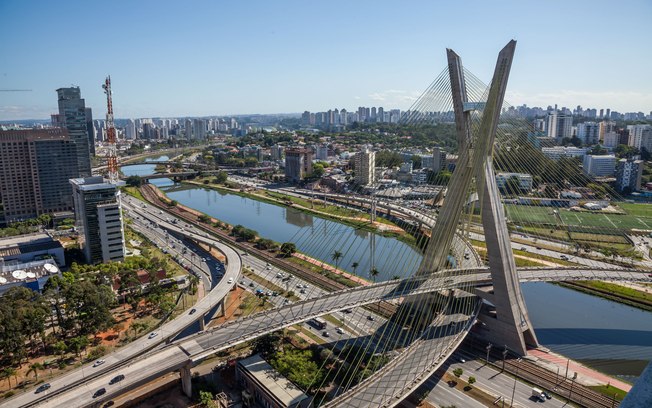 Foto da ponte Octávio Frias de Oliveira, uma das pontes estaiadas mais famosas do Brasil.