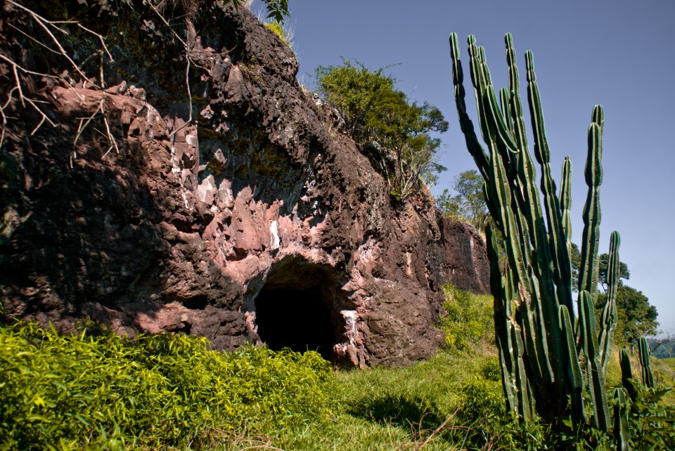 Foto da caverna Casa de Pedra.