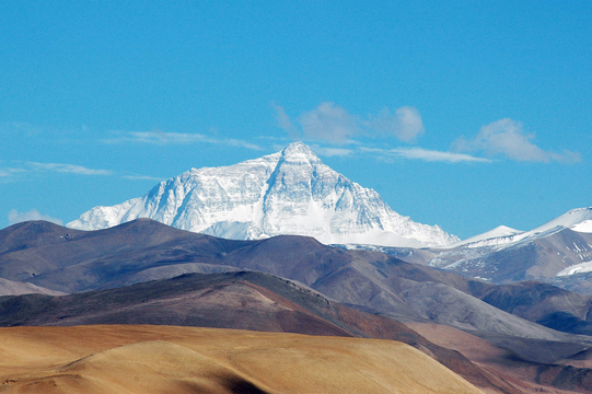 Foto do Monte Everest ao longe.