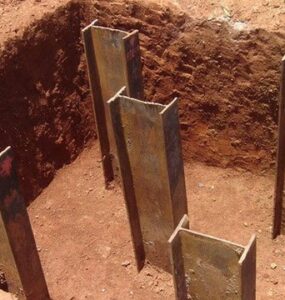 Fundações diretas em solo escavado.