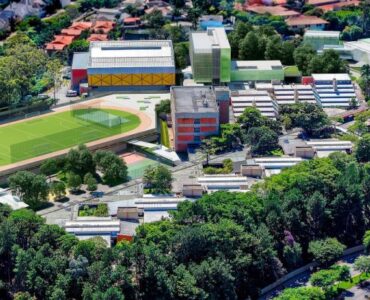 Foto aérea de uma escola