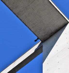 Imagem de uma estrutura de sustentação em formato de T.