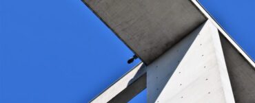 Imagem de uma estrutura de sustentação em formato de T.