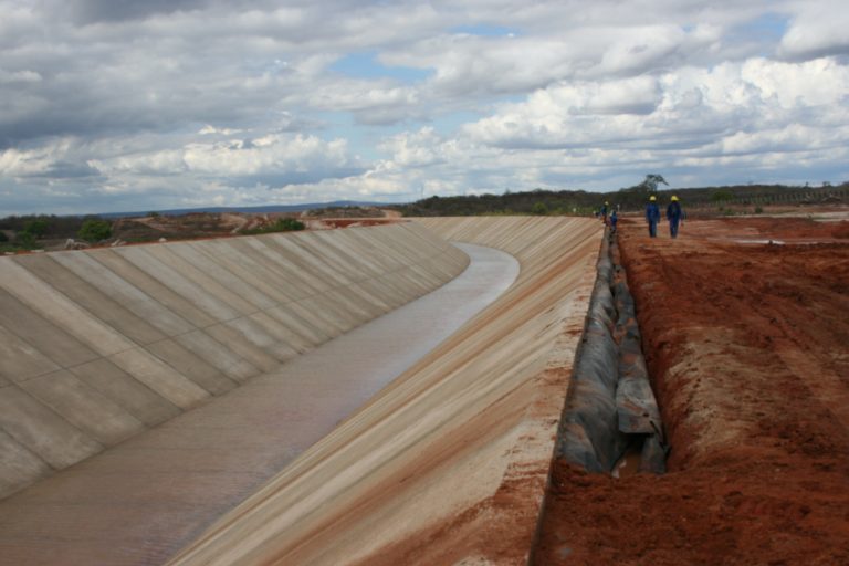 Foto do Rio São Francisco, cujo projeto de integração é parte de uma gestão dos recursos hídricos mais consciente. 