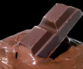 Imagem de uma barra de chocolate semiderretida.