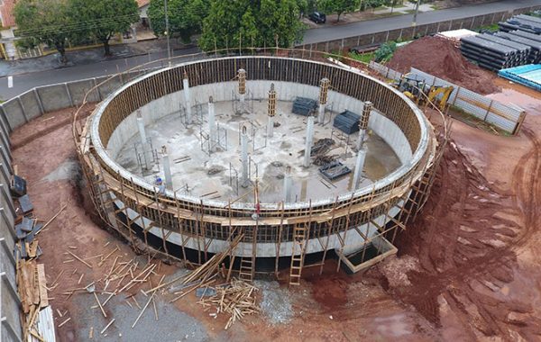 Foto aérea da construção do sistema de reservação no Jardim Santos Dumont, com capacidade de 1,5 milhão de litros.
