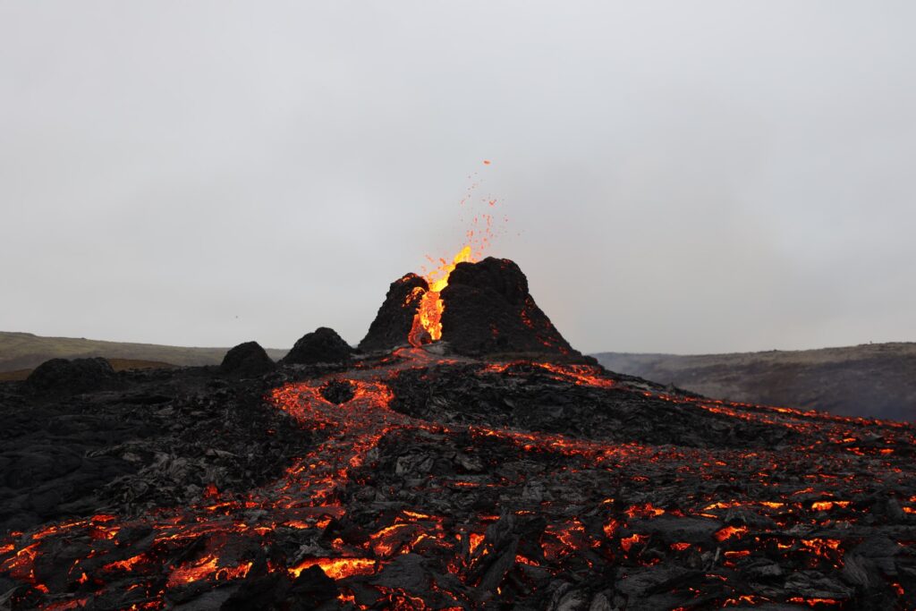 Vulcão Fagradalsfjall em erupção.