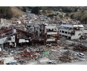Estragos feitos pelo Tsunami no Leste do Japão após um grande terremoto