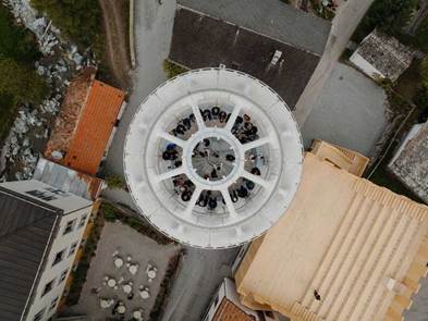 A torre pela vista de um pássaro