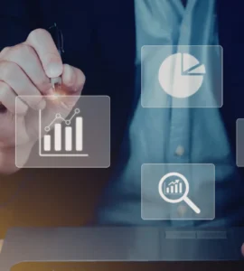 Pessoa interagindo com interface digital que mostra gráficos e indicadores de dados em uma tela transparente.