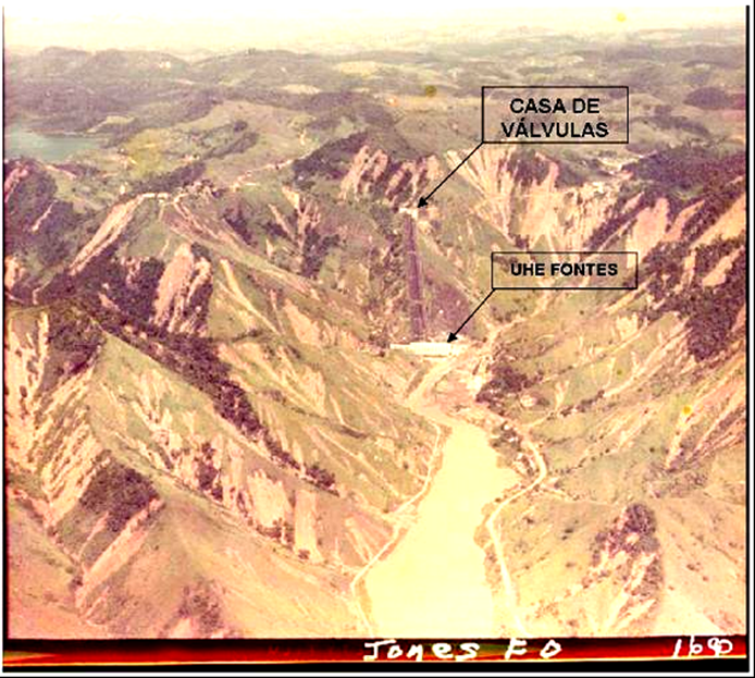 Escorregamentos e corrida de detritos. Serra das Araras/1967