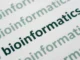palavra bioinformatics escrita em destaque repetida em fundo claro
